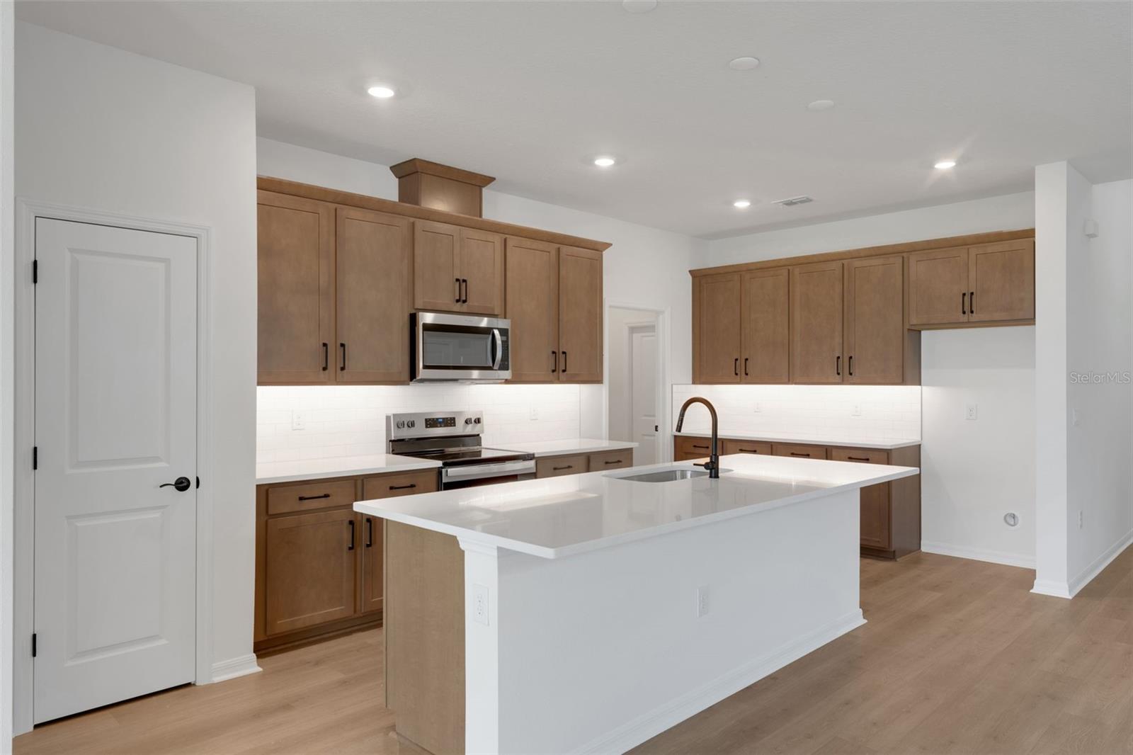 8120 SUNNY POINT TRL — photo 16