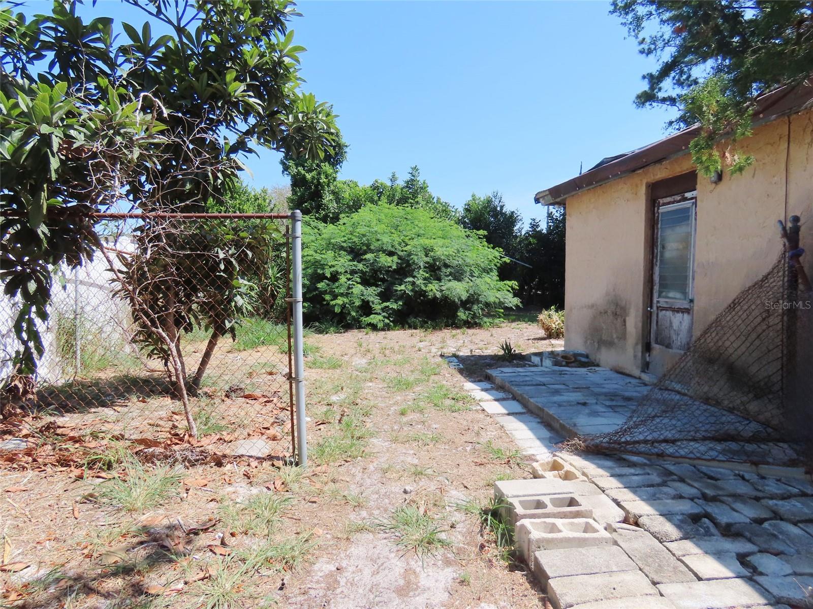 3911 W LEILA AVE — photo 4