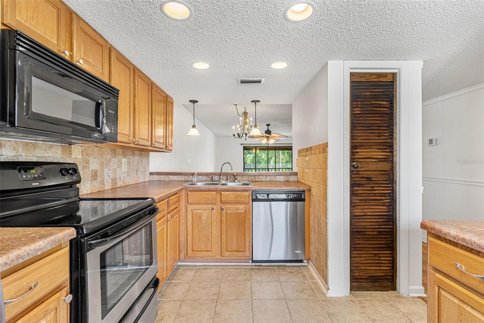 108 WOODLANDS CT #108 — photo 3