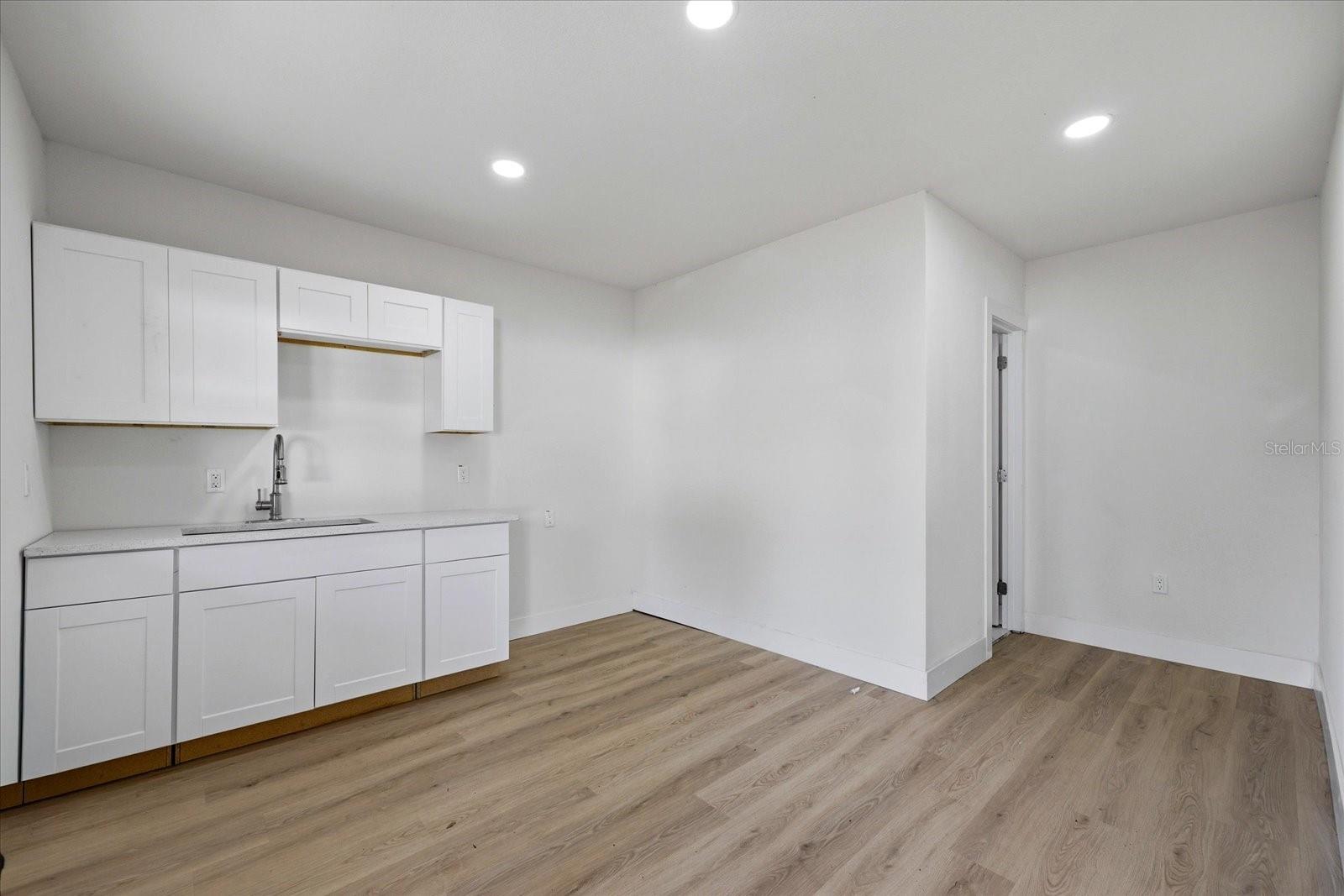 3304 KING RICHARD CT — photo 33