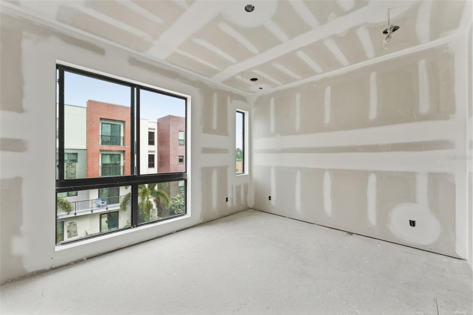 2119 N OLA AVE — photo 34
