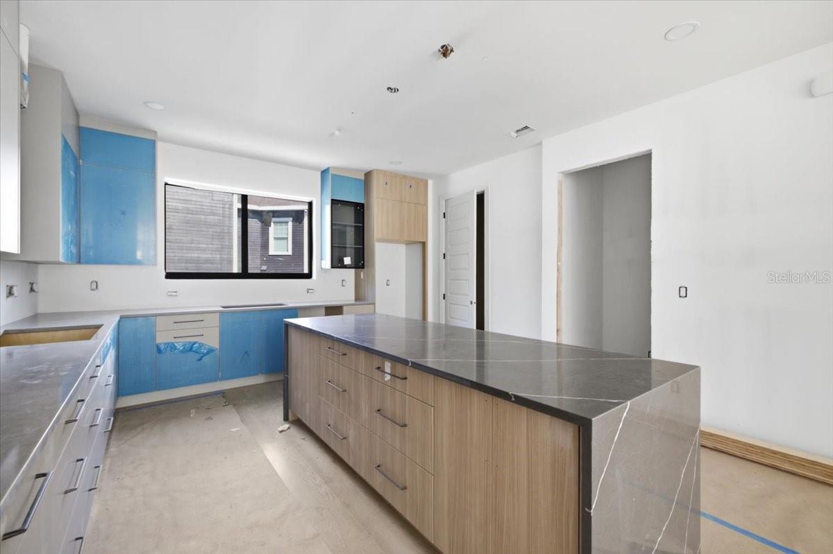 2119 N OLA AVE — photo 15