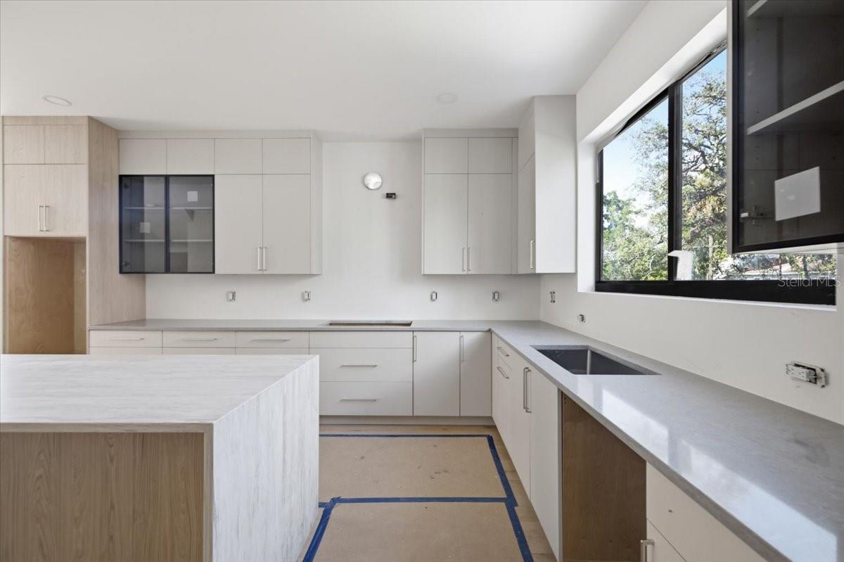 2119 N OLA AVE — photo 9