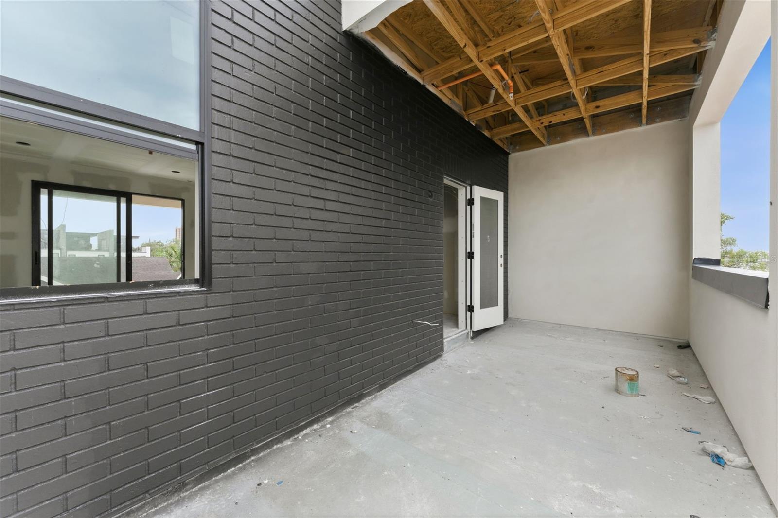 2119 N OLA AVE — photo 31