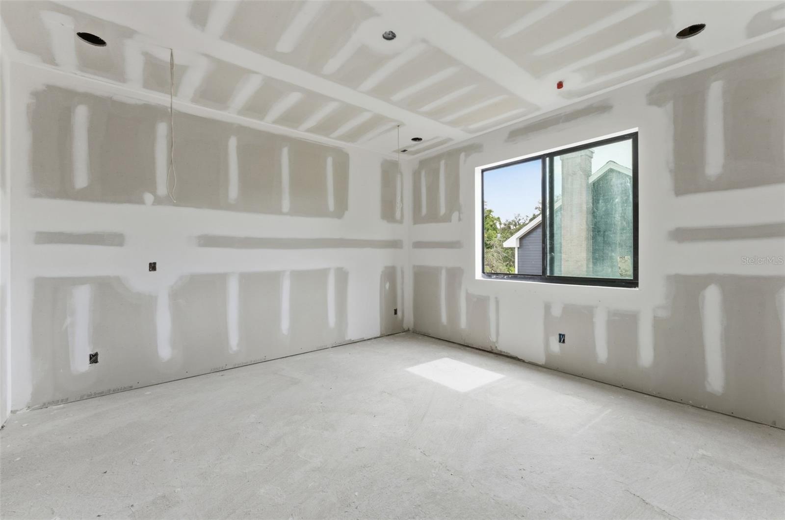 2119 N OLA AVE — photo 28