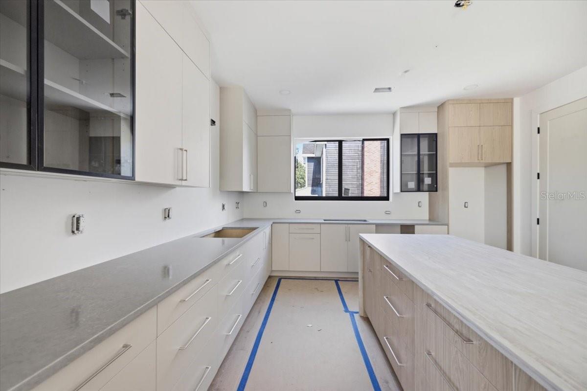 2119 N OLA AVE — photo 8
