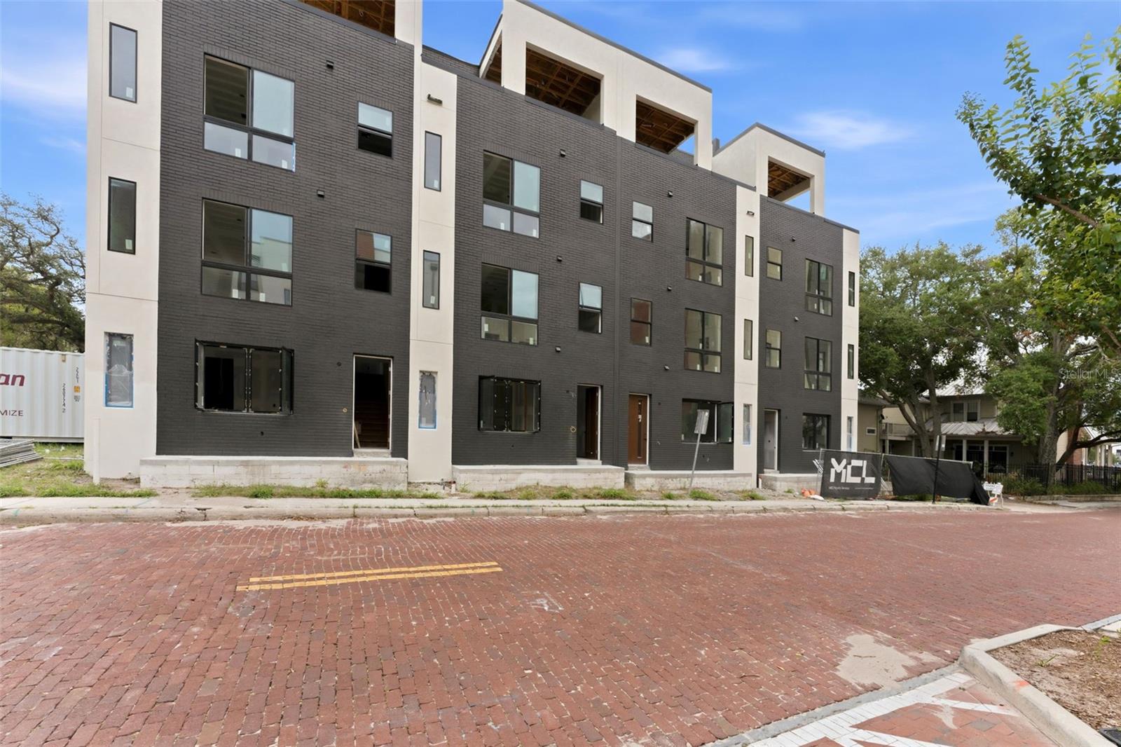 2119 N OLA AVE — photo 22