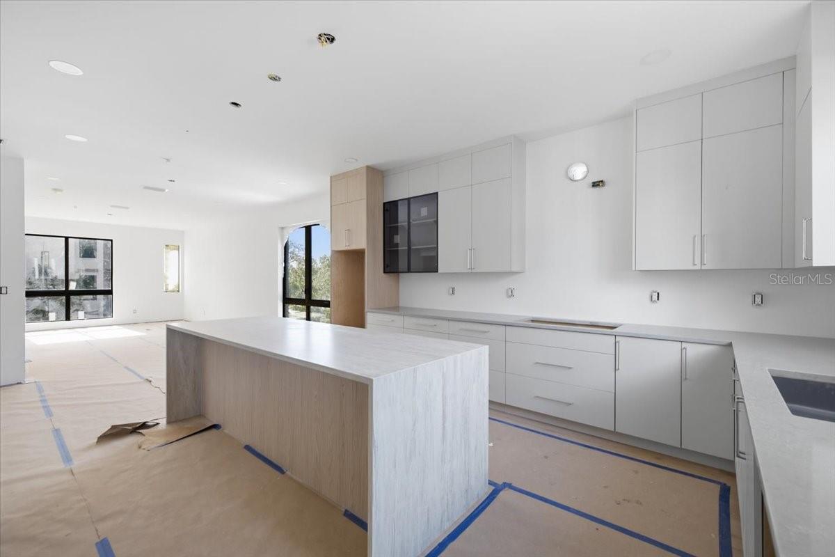 2119 N OLA AVE — photo 10