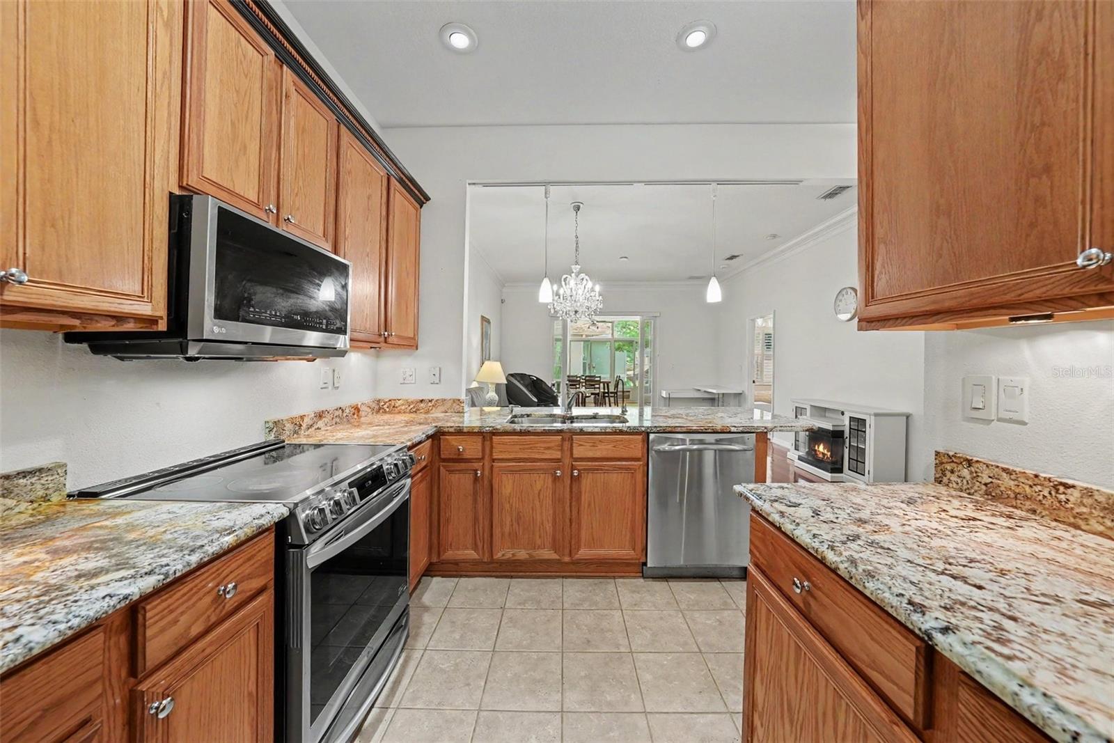 7411 WIMPOLE DR — photo 2