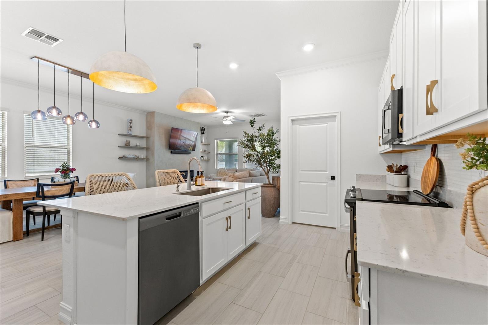 7706 S JUANITA ST — photo 12