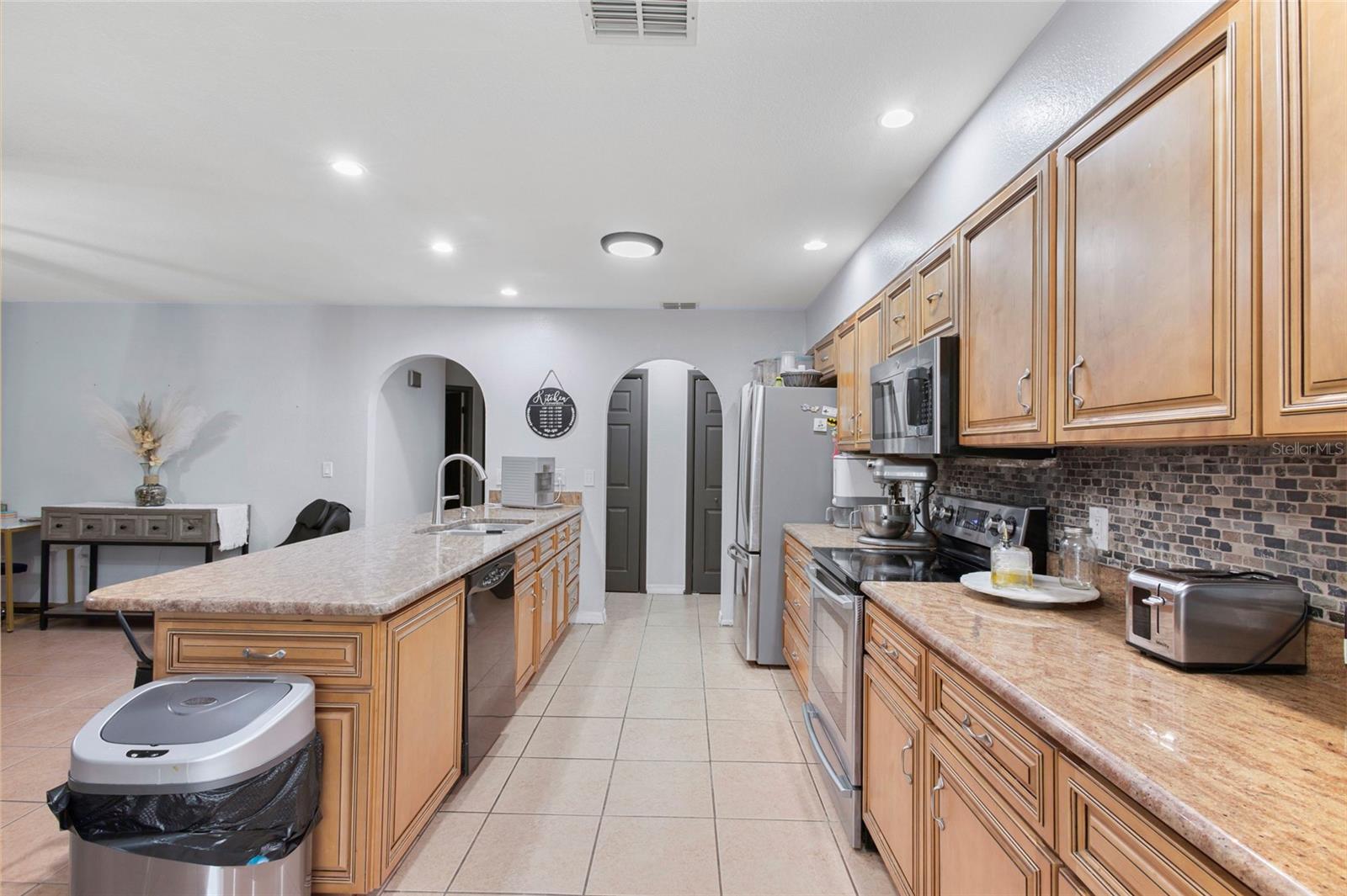 10951 PEPPERTREE LN — photo 18
