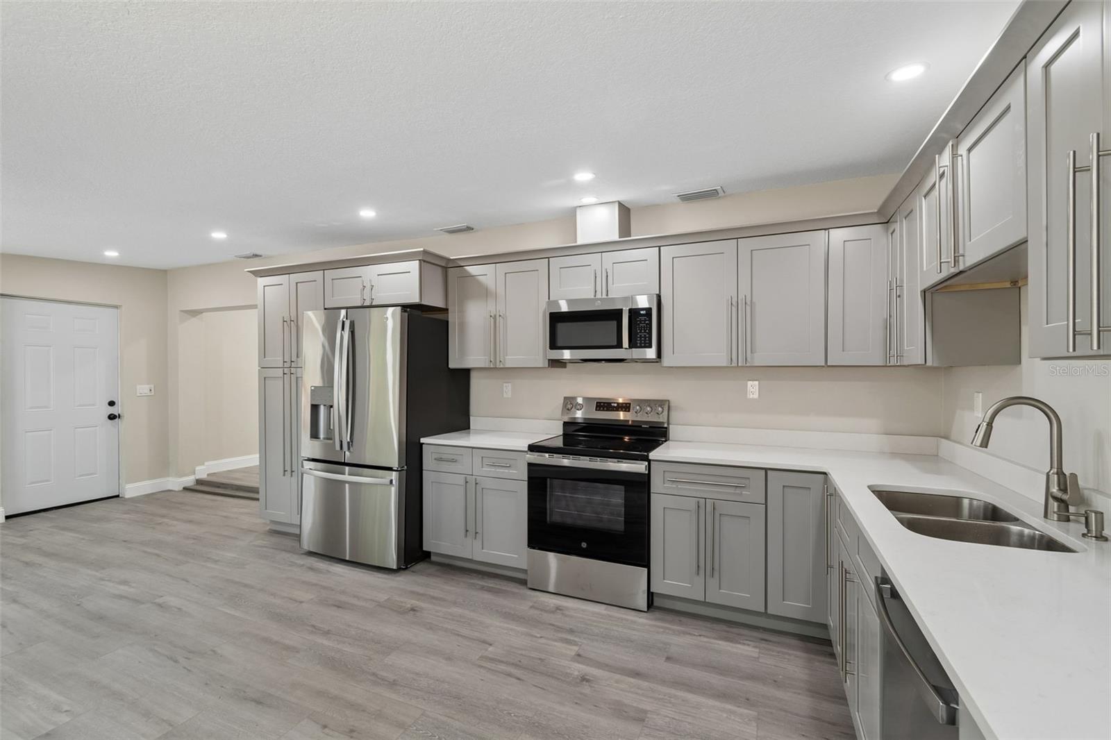 6532 S WEST SHORE CIR — photo 8
