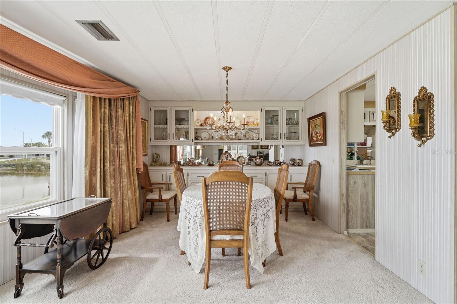 520 IMPERIAL DR — photo 10