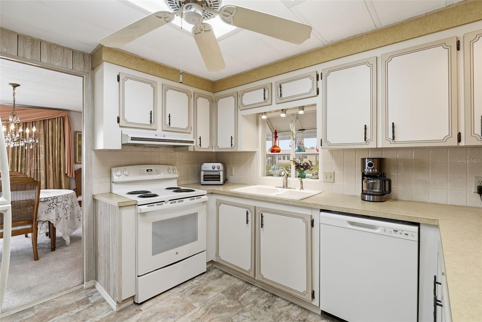520 IMPERIAL DR — photo 9
