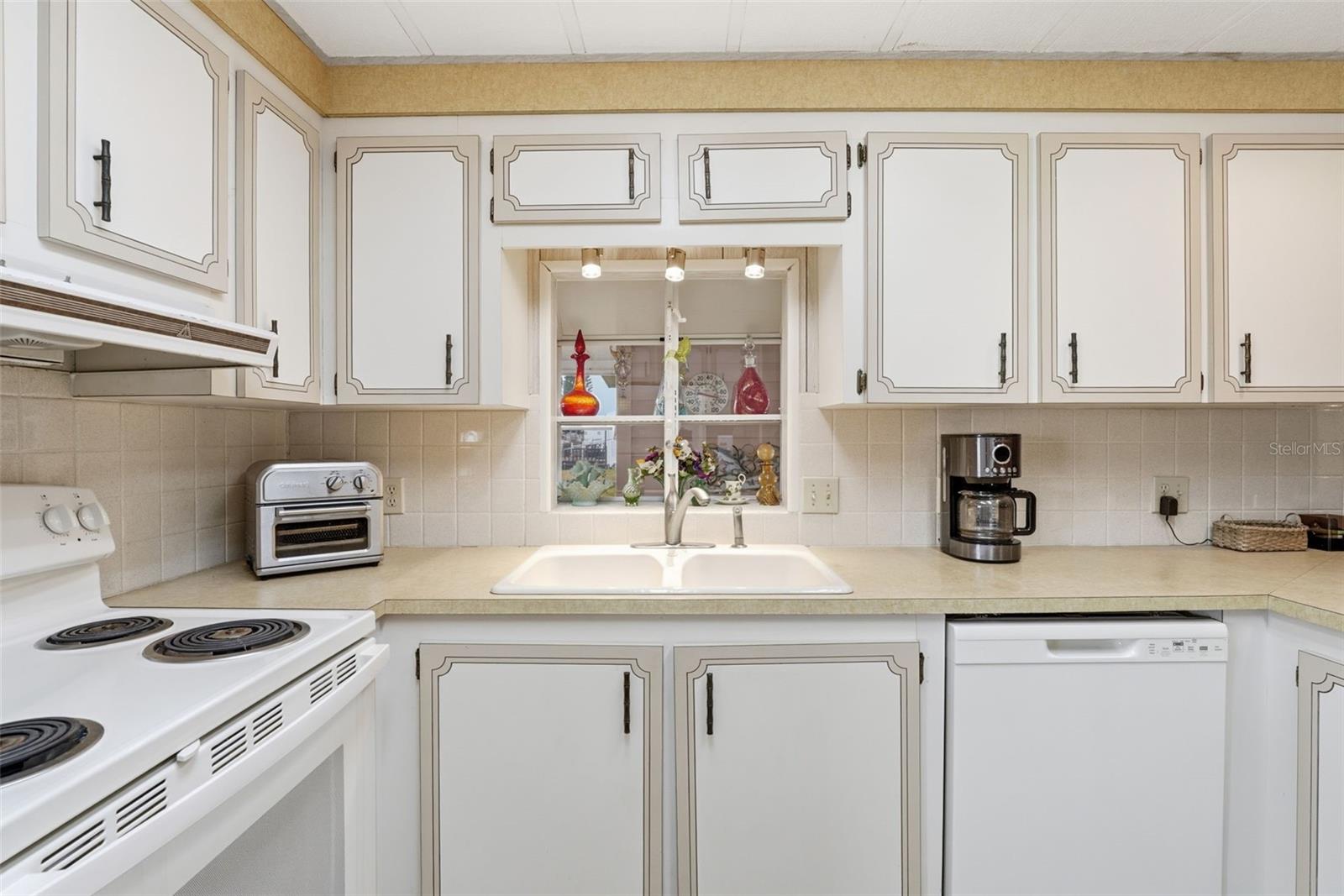 520 IMPERIAL DR — photo 8