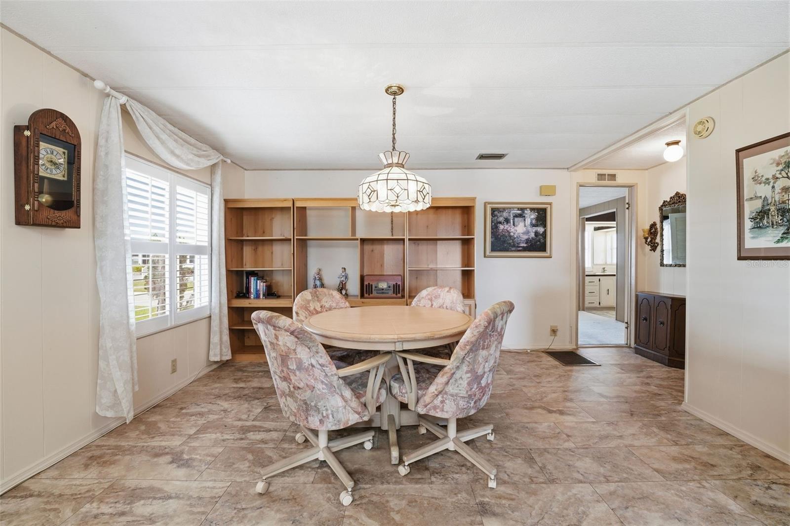 520 IMPERIAL DR — photo 5
