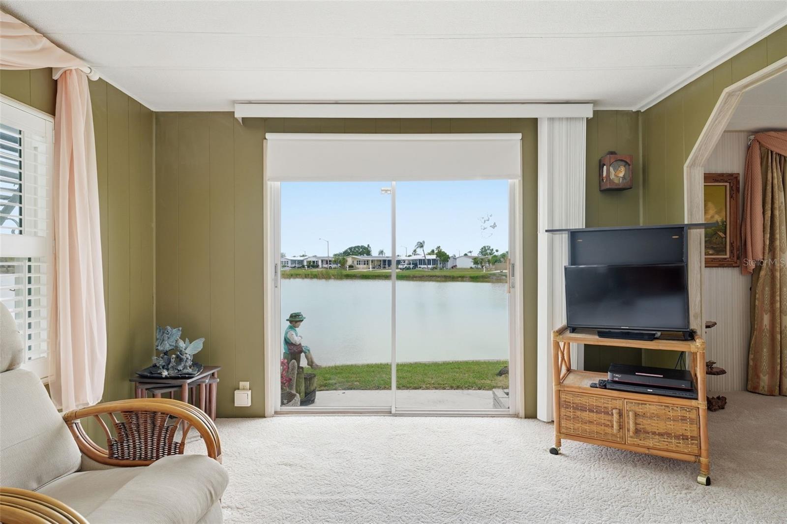 520 IMPERIAL DR — photo 17