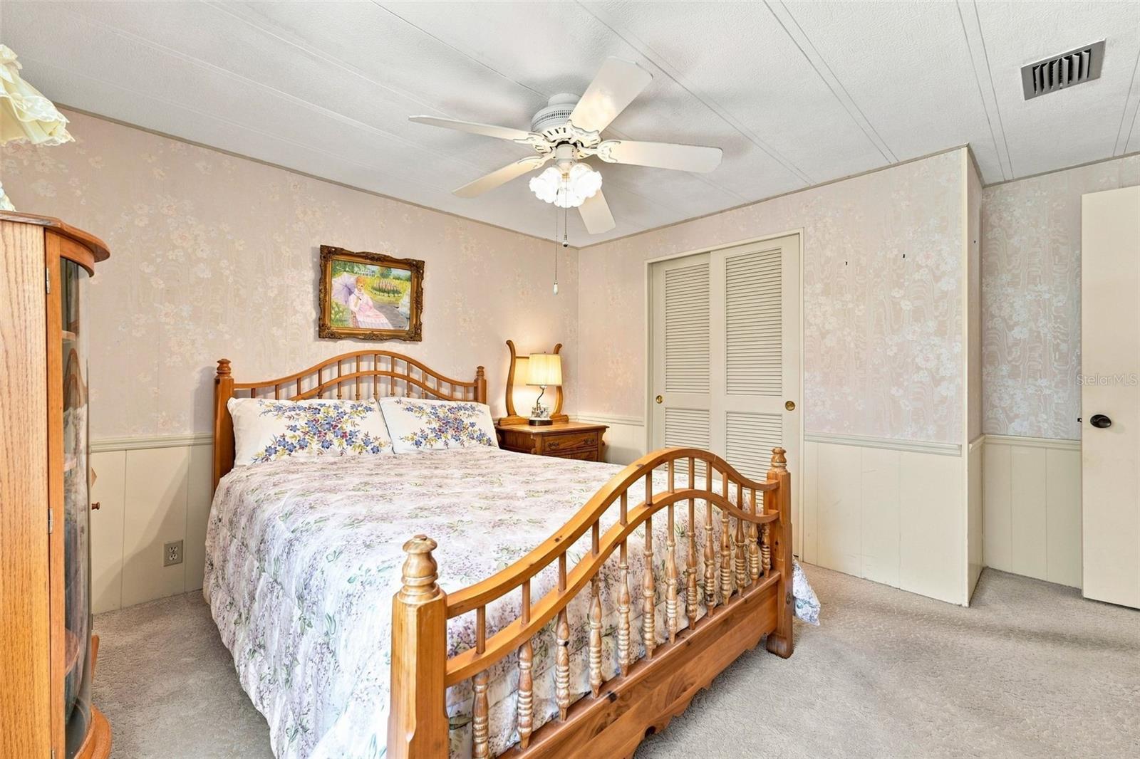 520 IMPERIAL DR — photo 24