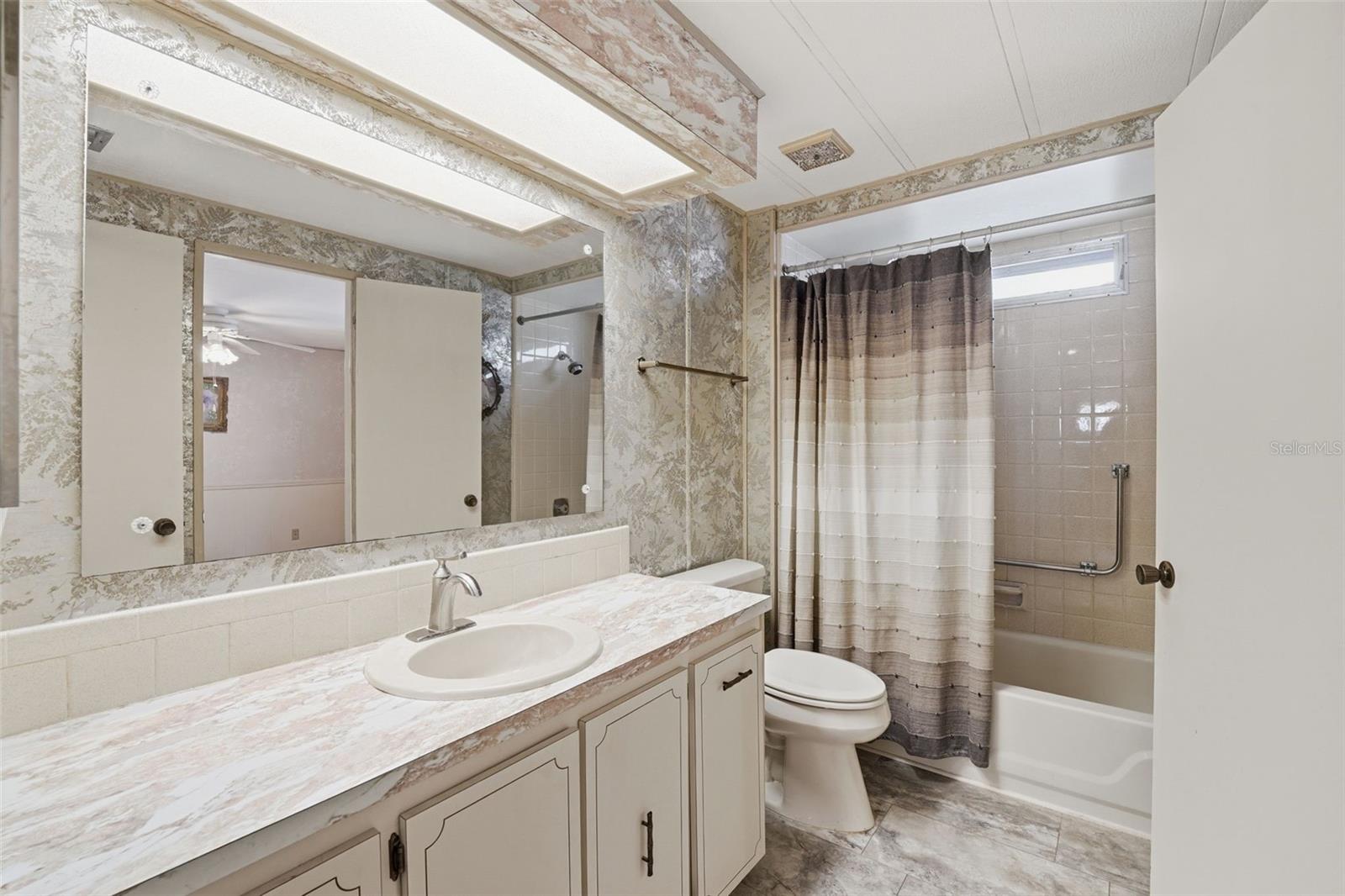520 IMPERIAL DR — photo 26