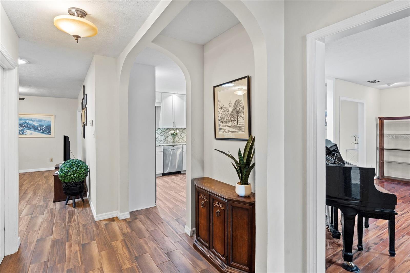 4405 W MELROSE AVE — photo 5