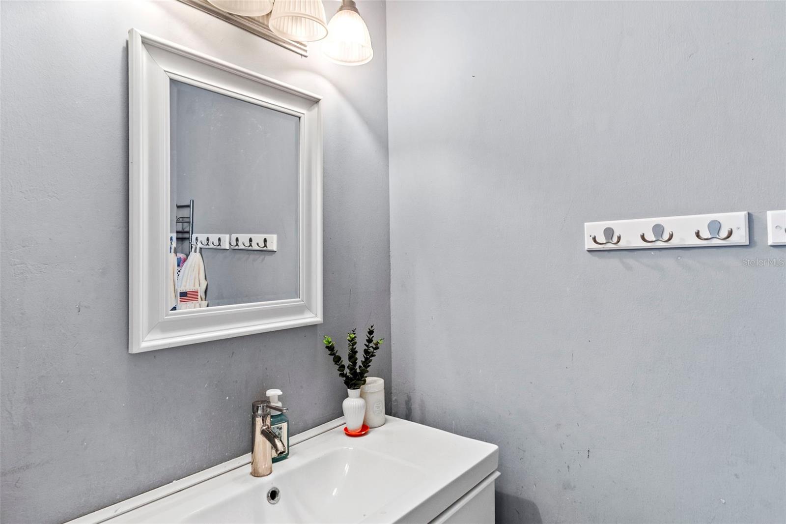 4405 W MELROSE AVE — photo 31