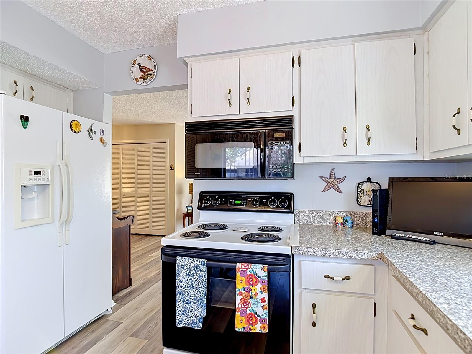 12913 FAIRWAY DR #D — photo 10