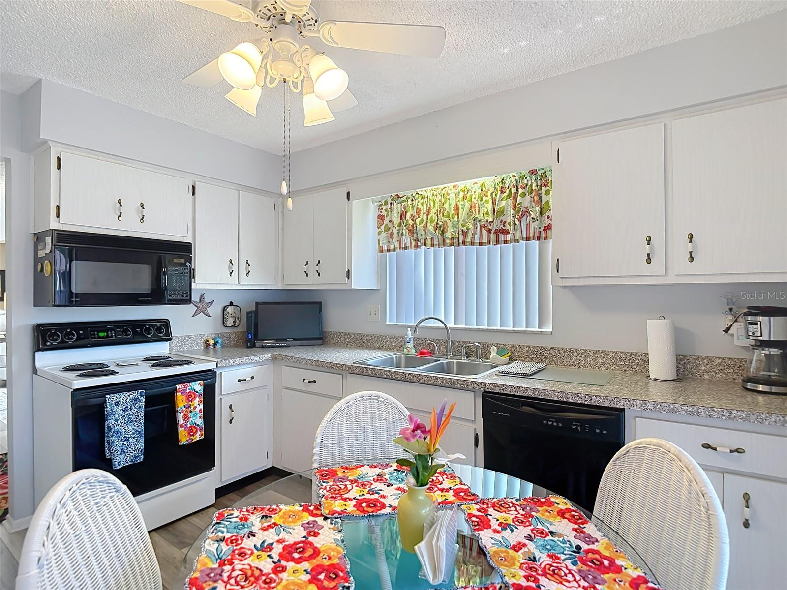12913 FAIRWAY DR #D — photo 13