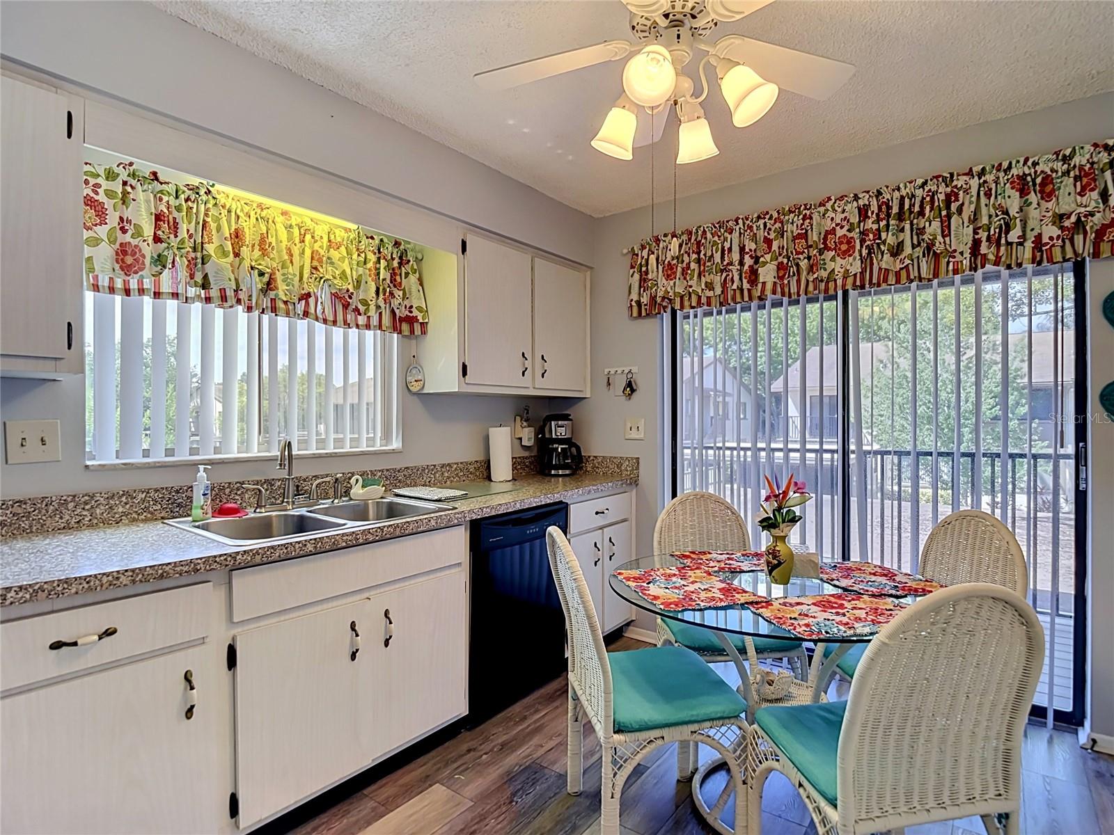 12913 FAIRWAY DR #D — photo 8
