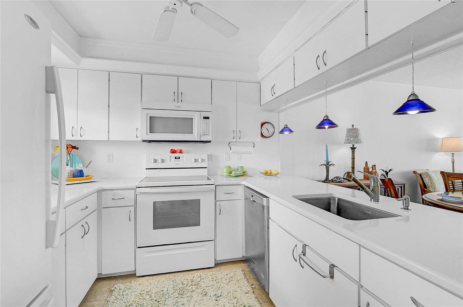 845 BENJAMIN FRANKLIN DR #402 — photo 4