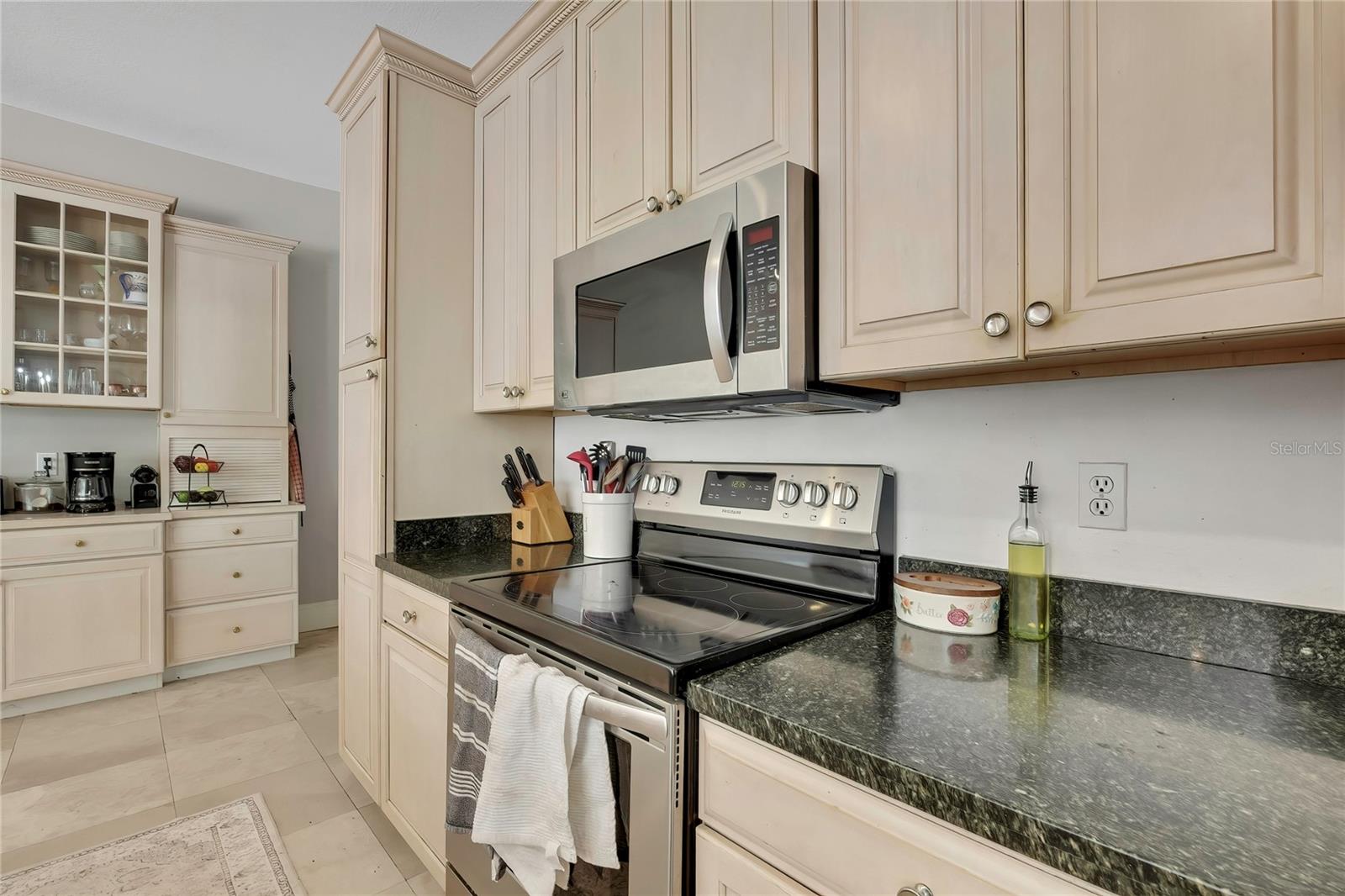 12305 LEANNE DR — photo 19