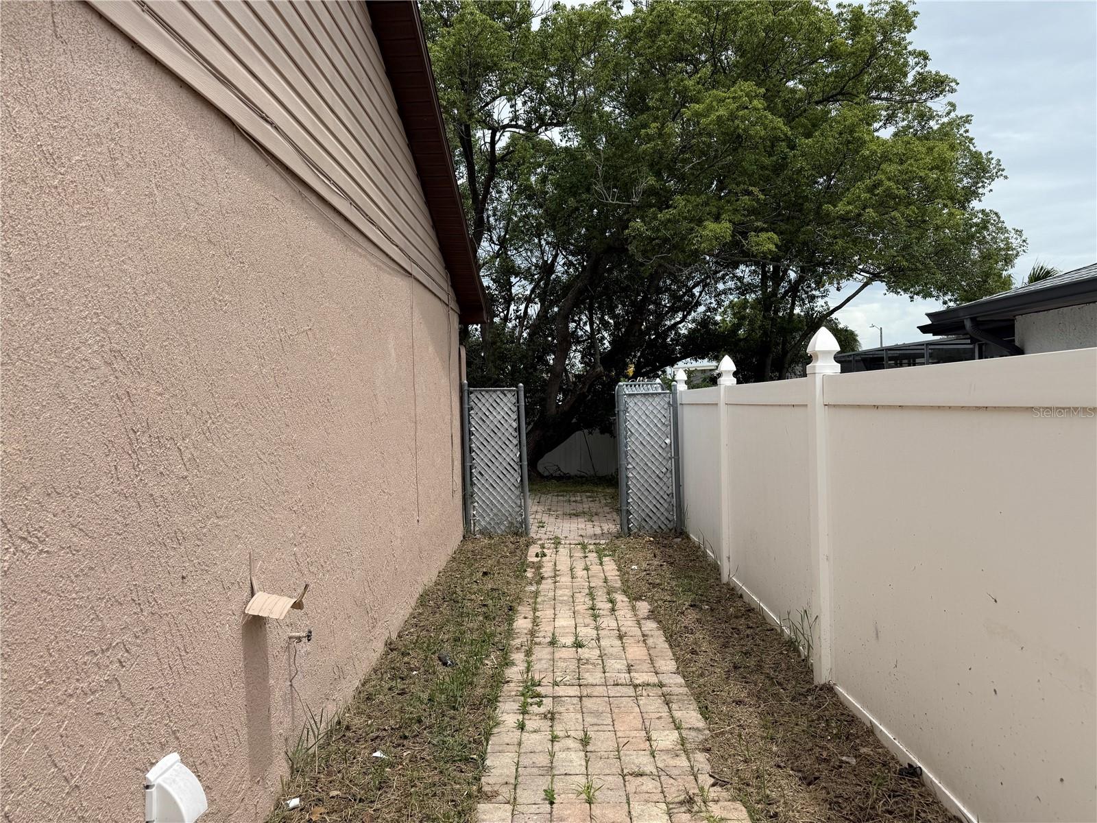 8825 WABASH LN — photo 4