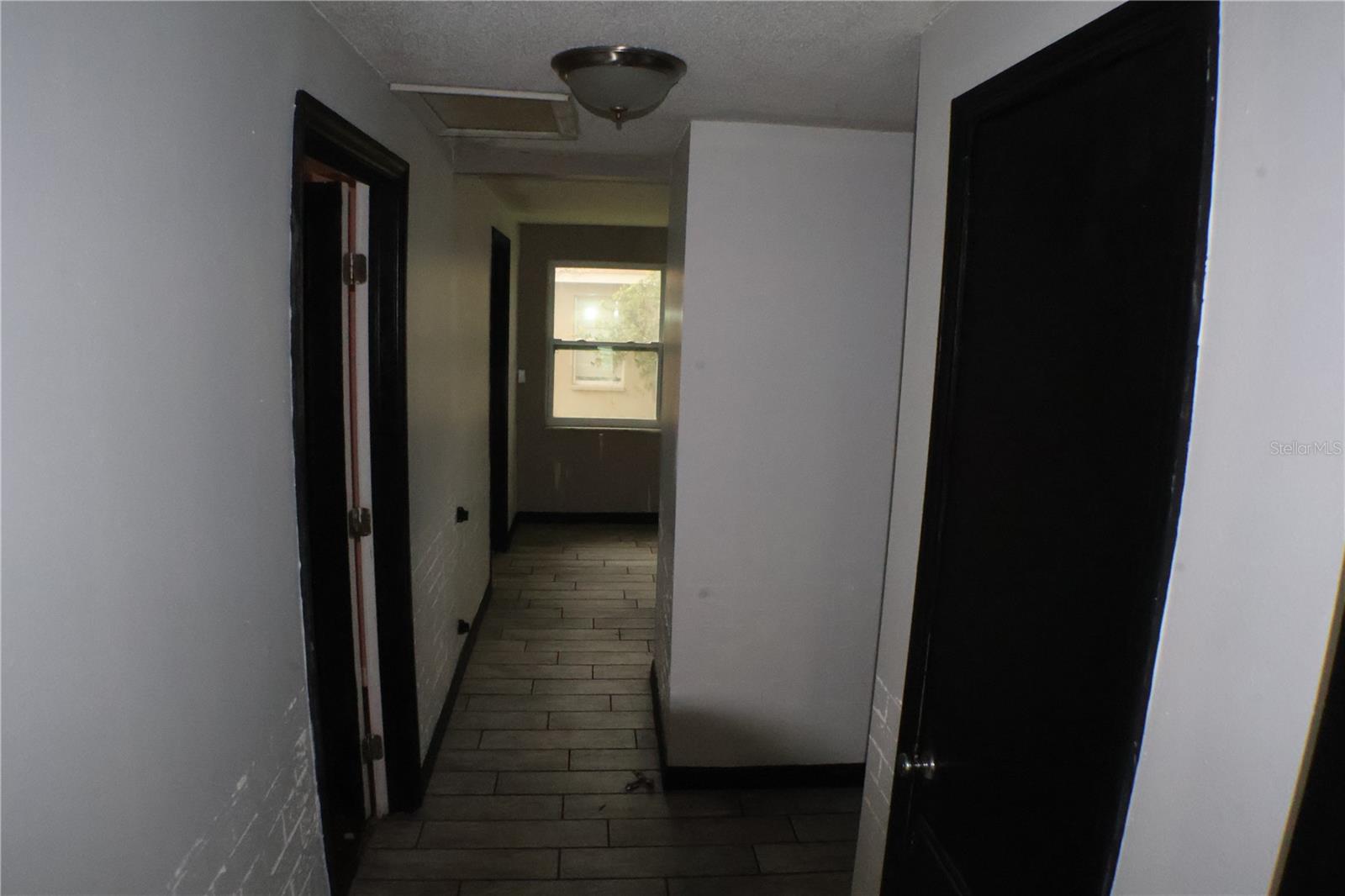 1202 N FERRELL ST — photo 2