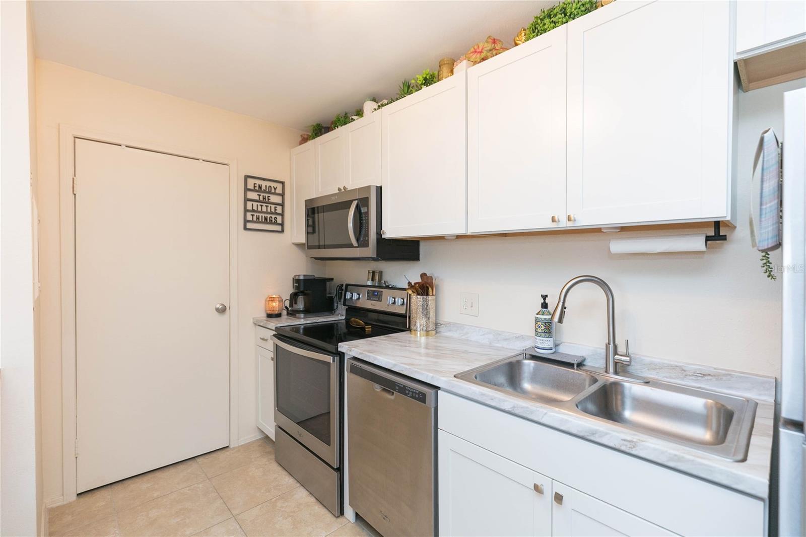 1400 GANDY BLVD N #507 — photo 8