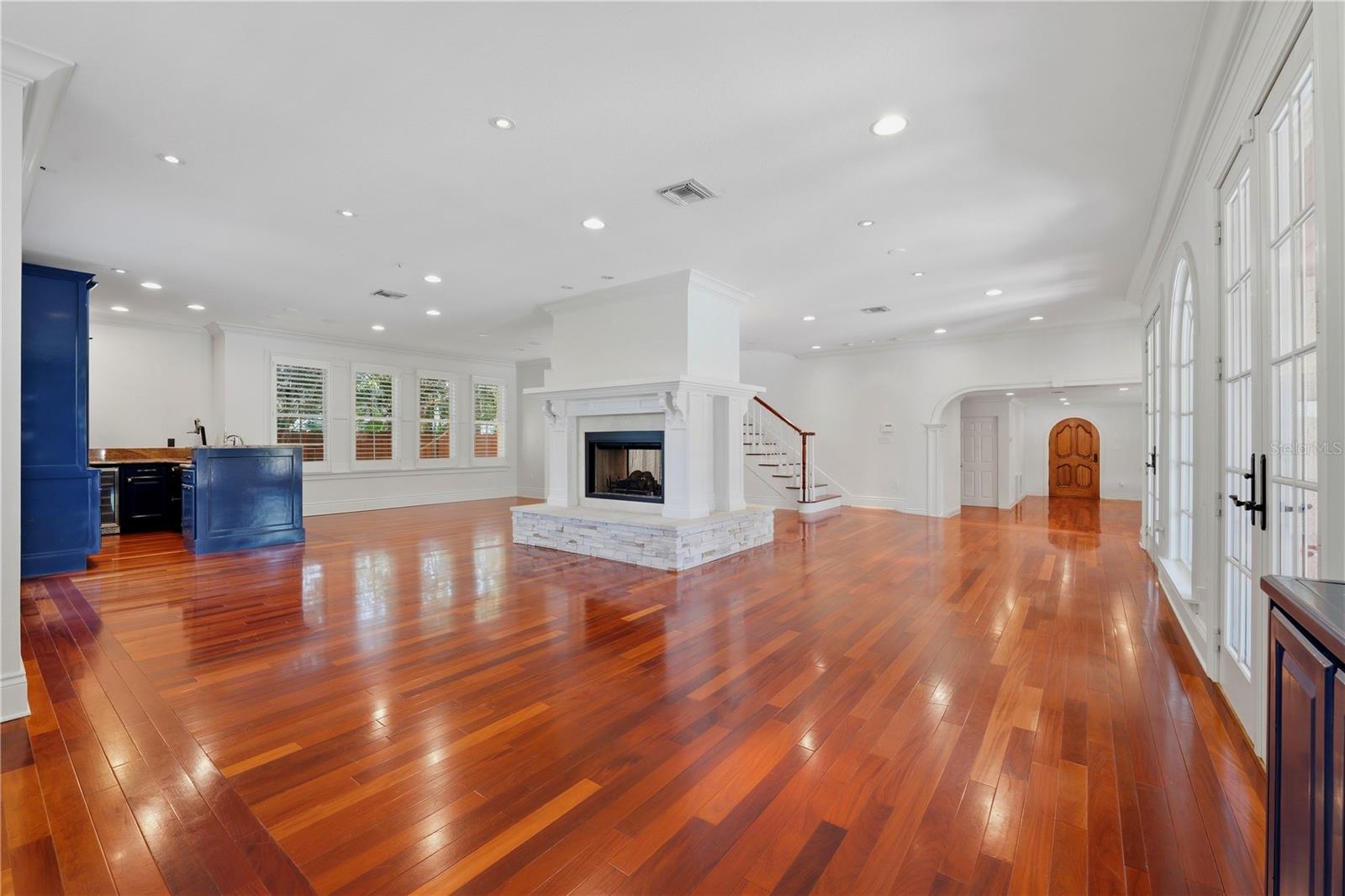 1124 SEVILLE LN NE — photo 17