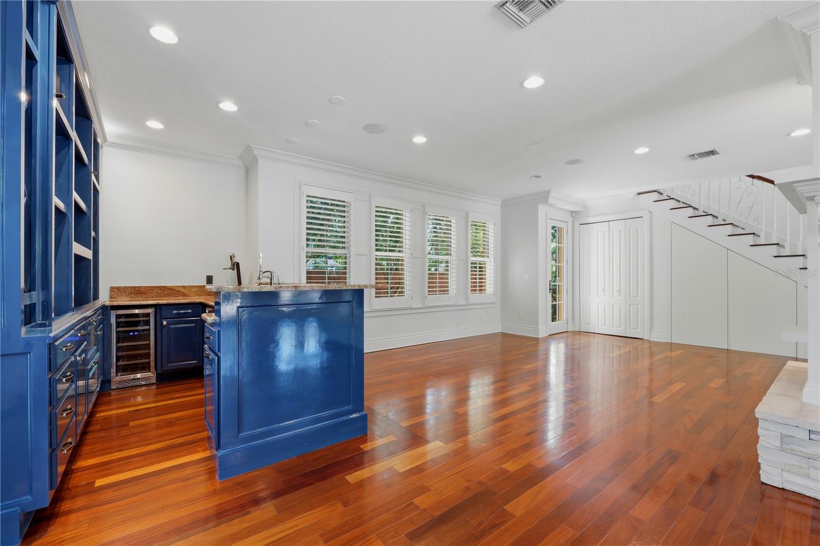 1124 SEVILLE LN NE — photo 42