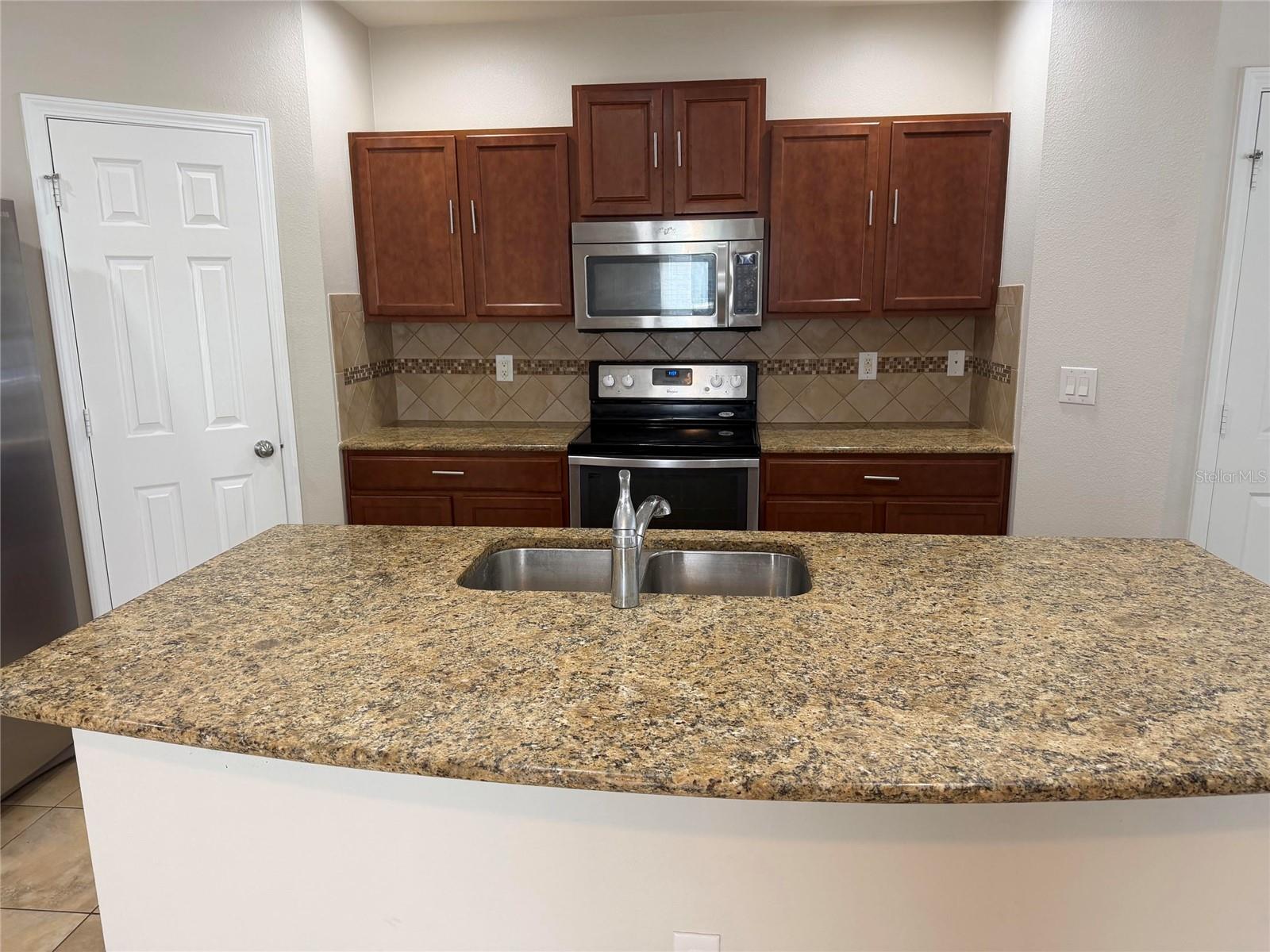 4723 SOMERSET HILL LN — photo 3