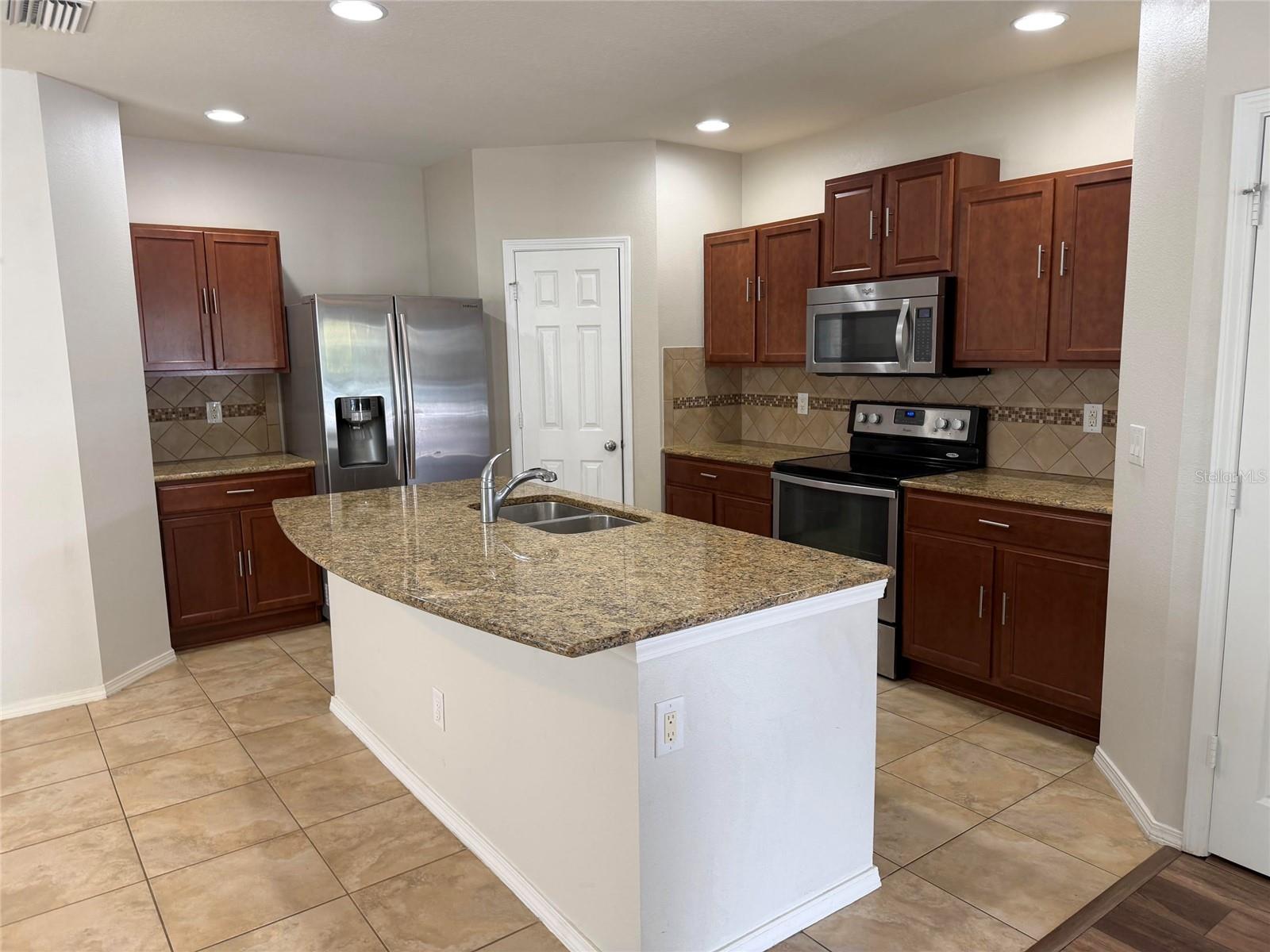 4723 SOMERSET HILL LN — photo 2