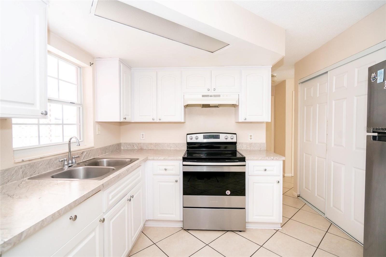 8033 MANVEL DR — photo 6