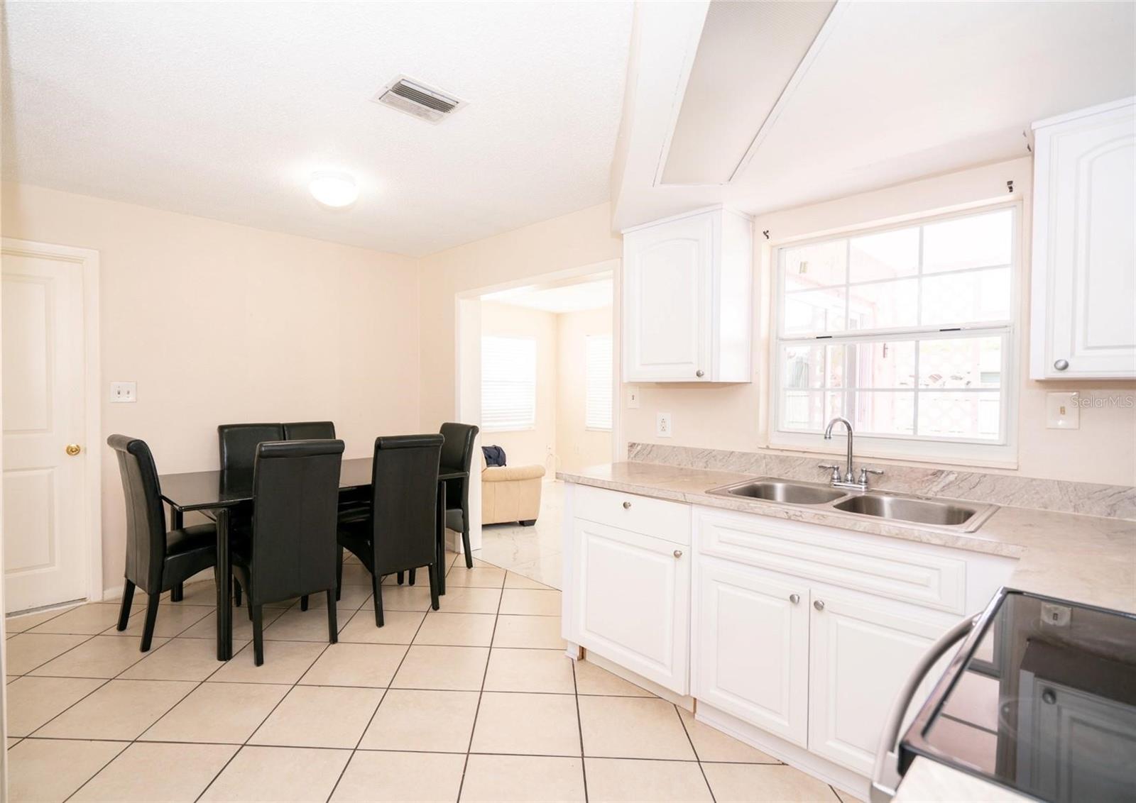 8033 MANVEL DR — photo 10