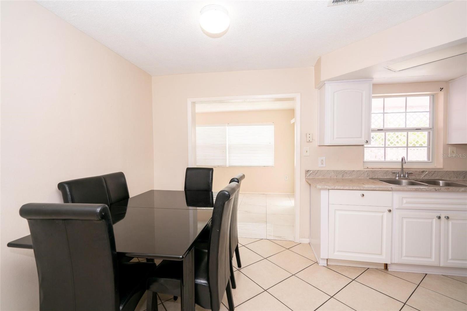 8033 MANVEL DR — photo 9