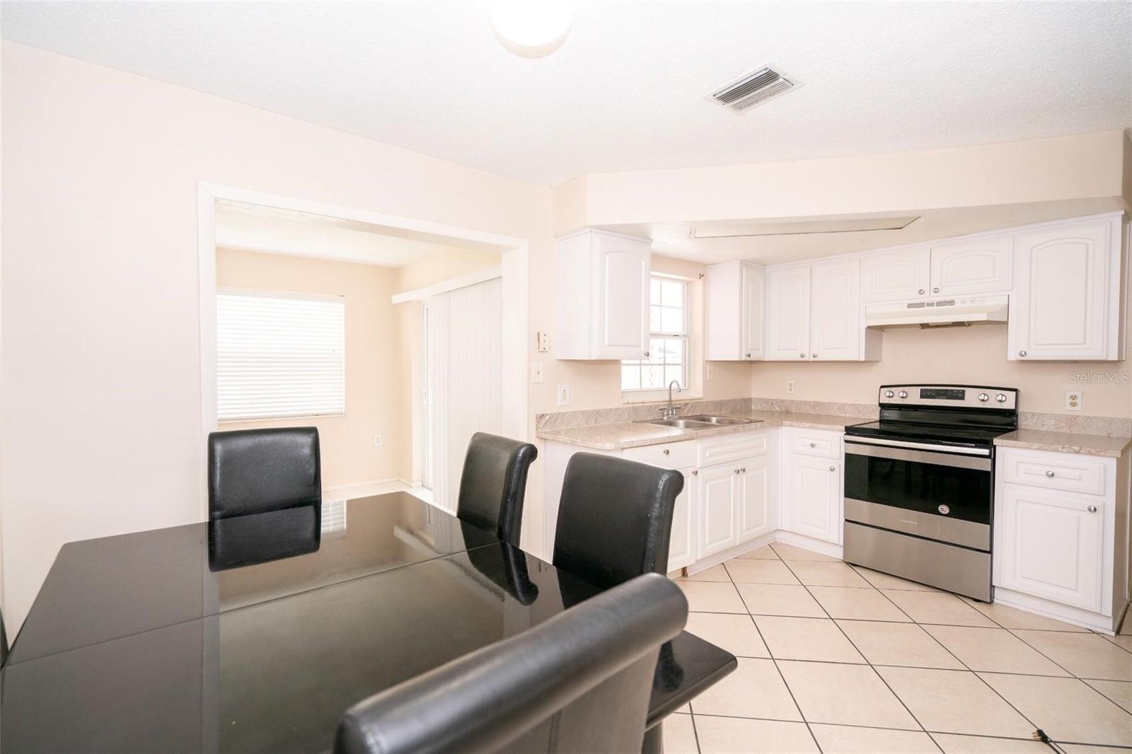8033 MANVEL DR — photo 8