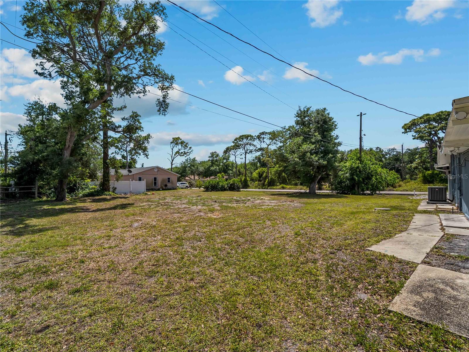 SHAMROCK DR — photo 4