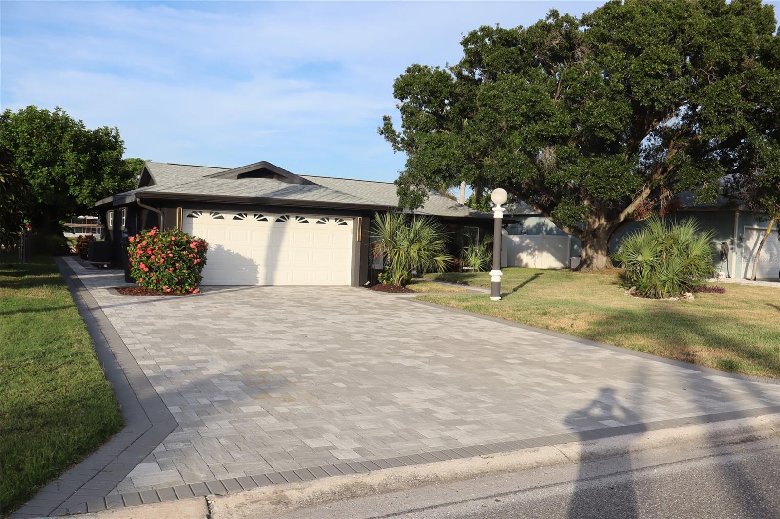 1019 SPINDLE PALM WAY — photo 2