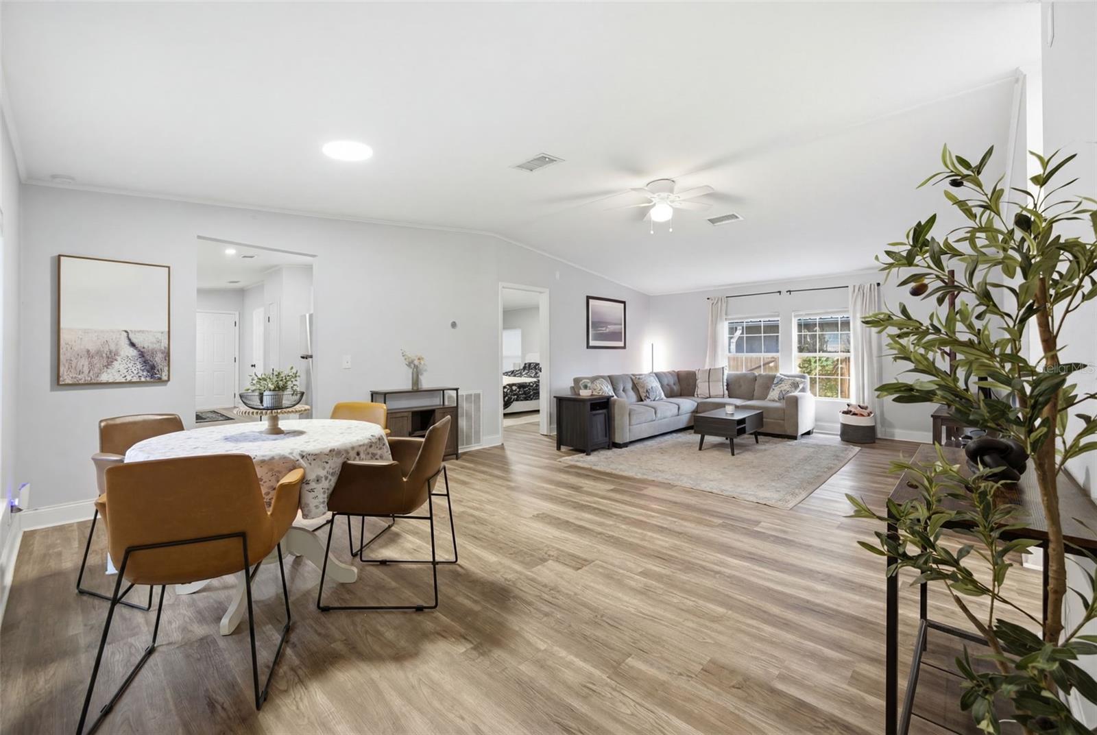 5203 N MENDENHALL DR — photo 5