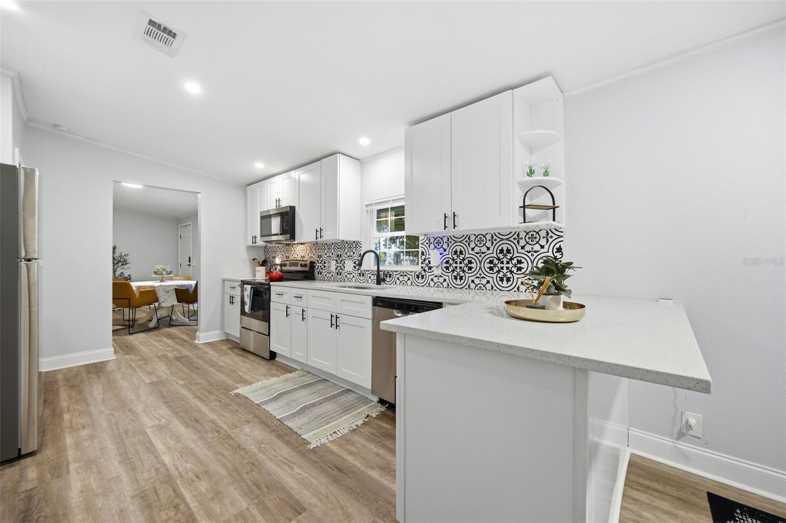 5203 N MENDENHALL DR — photo 11
