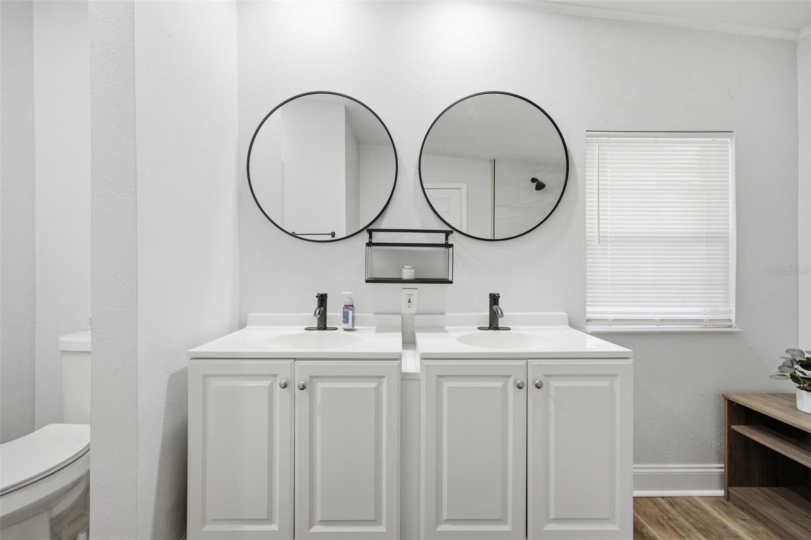 5203 N MENDENHALL DR — photo 28