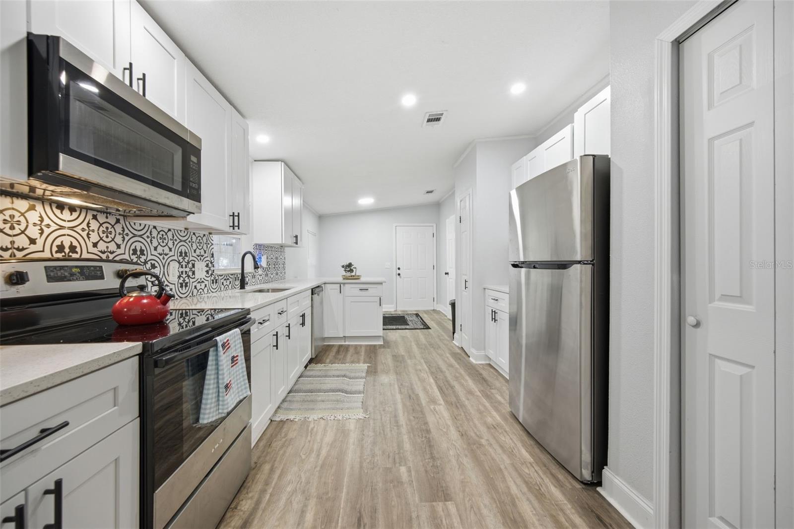 5203 N MENDENHALL DR — photo 8