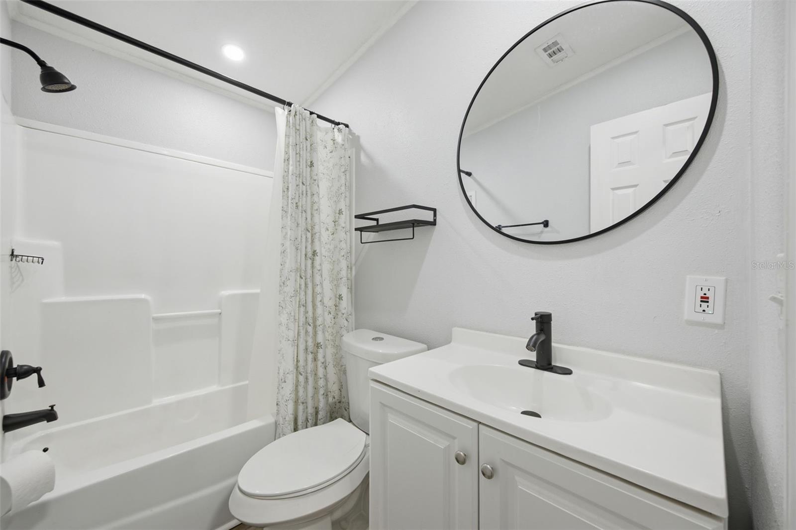5203 N MENDENHALL DR — photo 30