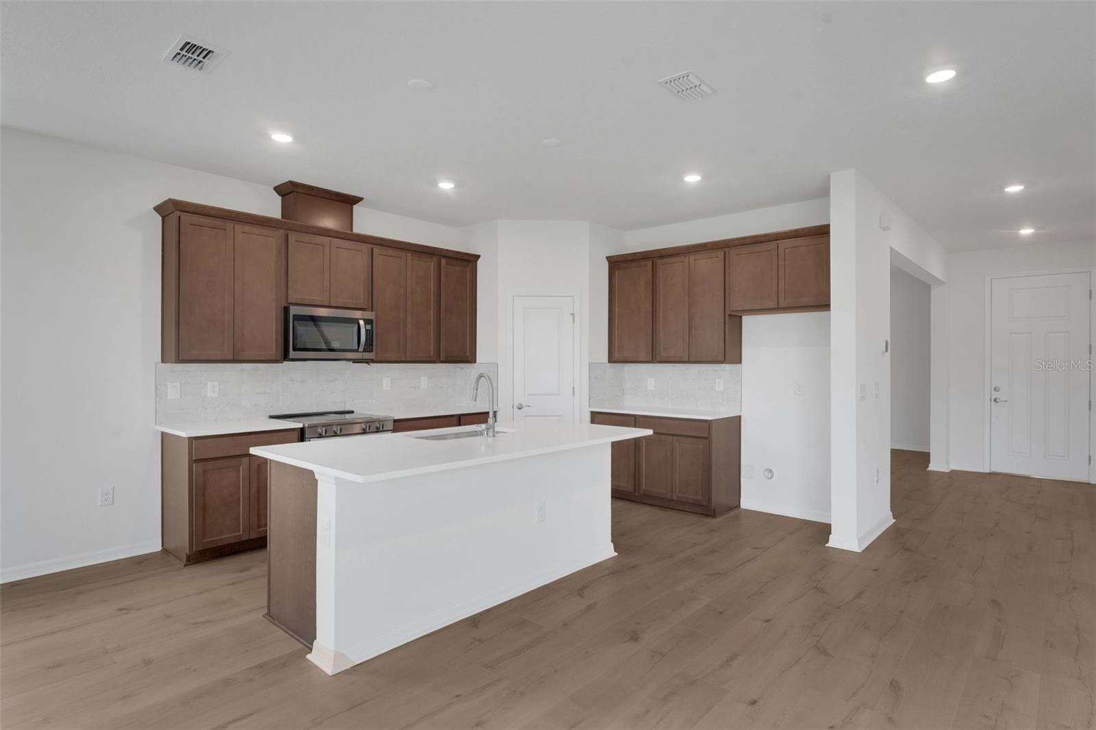 7831 GLEN LILY PL — photo 8