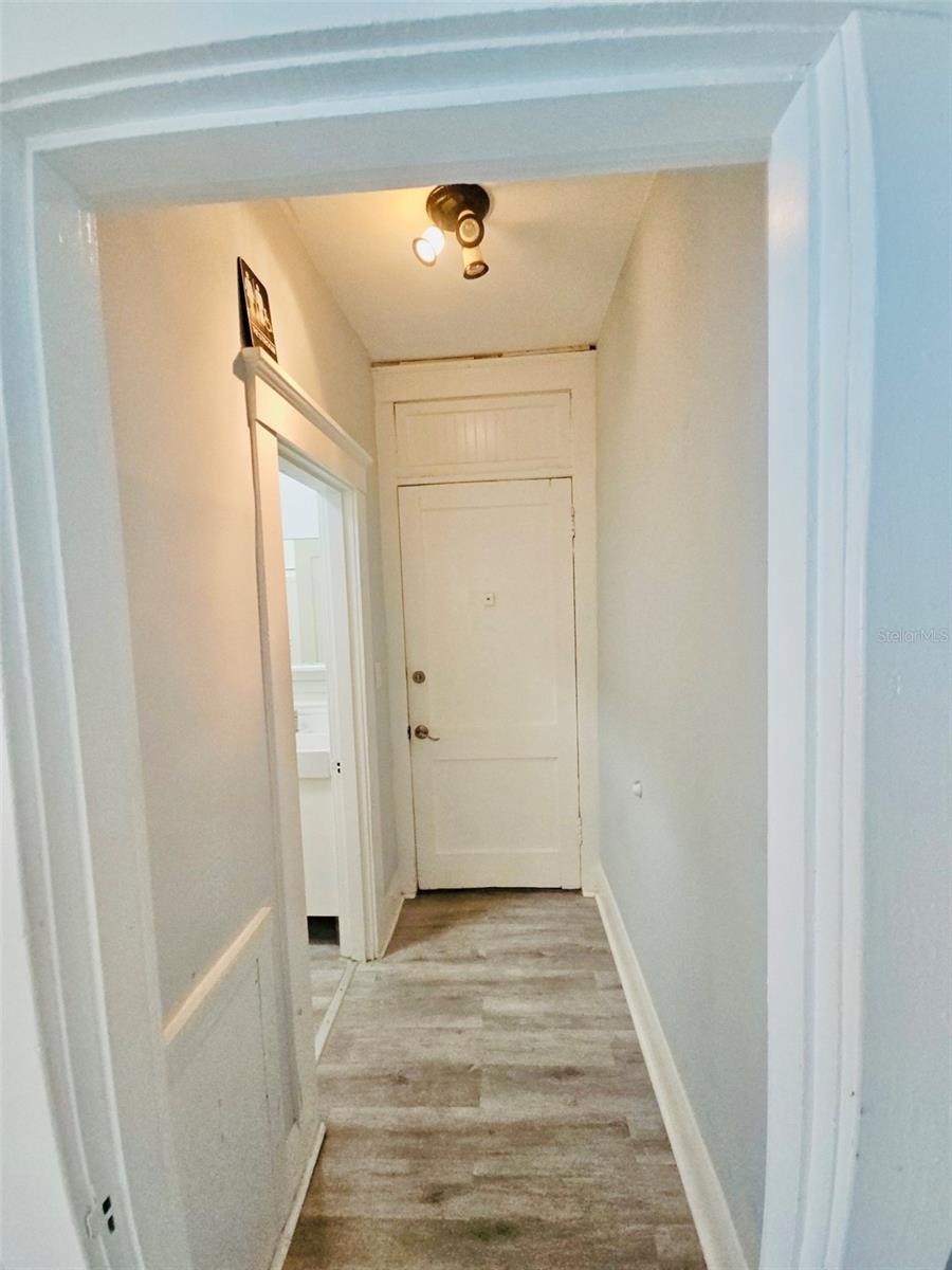 2301 N JEFFERSON ST #Apt 3 — photo 5